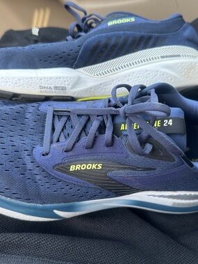 Brooks Men’s Adrenaline GTS 24 Running Shoes - Navy with Yellow Accents
